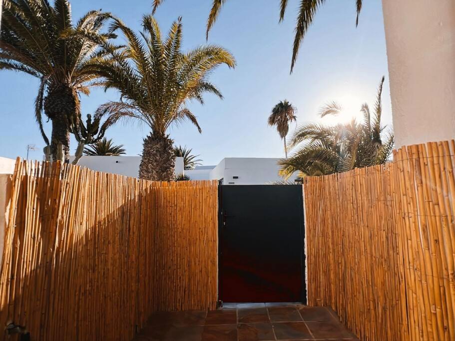 Rockbeach Bungalow Costa Teguise Bagian luar foto